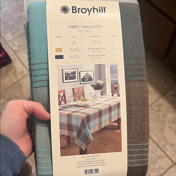 Broyhill Table Cloth - Picture 2 of 2